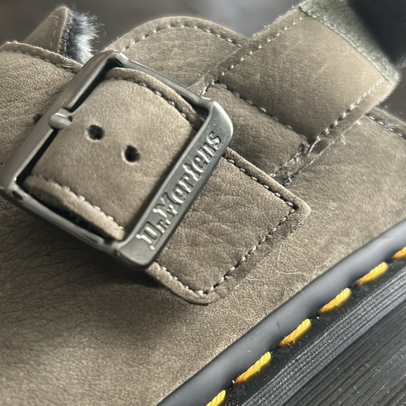 ✨Sold✨Dr. Martens Jorge ll Fur Line Khaki Mule Clog Tumbled Leather Mens Size 10 - Picture 11 of 11